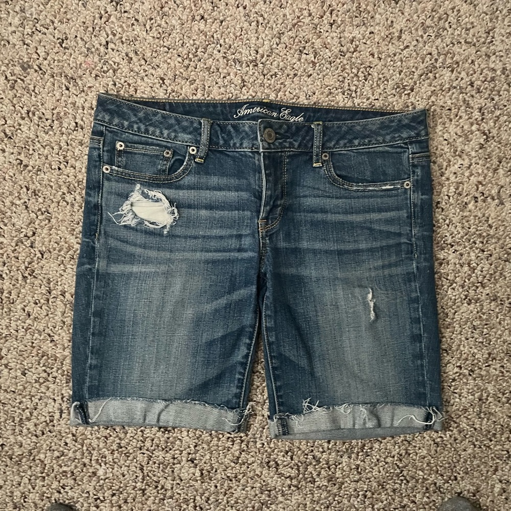 American Eagle light factory distressed jean shorts 29 8